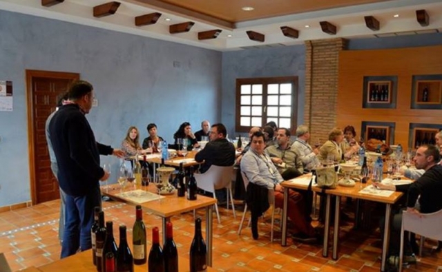 cata de vinos en un restaurante